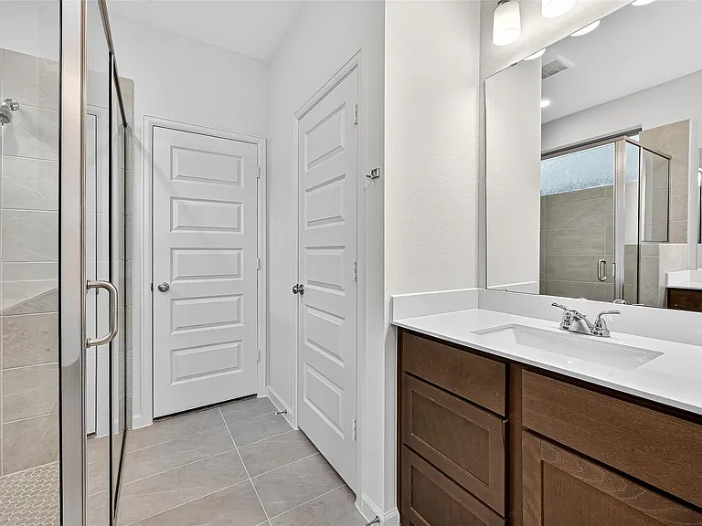 5019 Bowen Prairie Dr — Photo 44