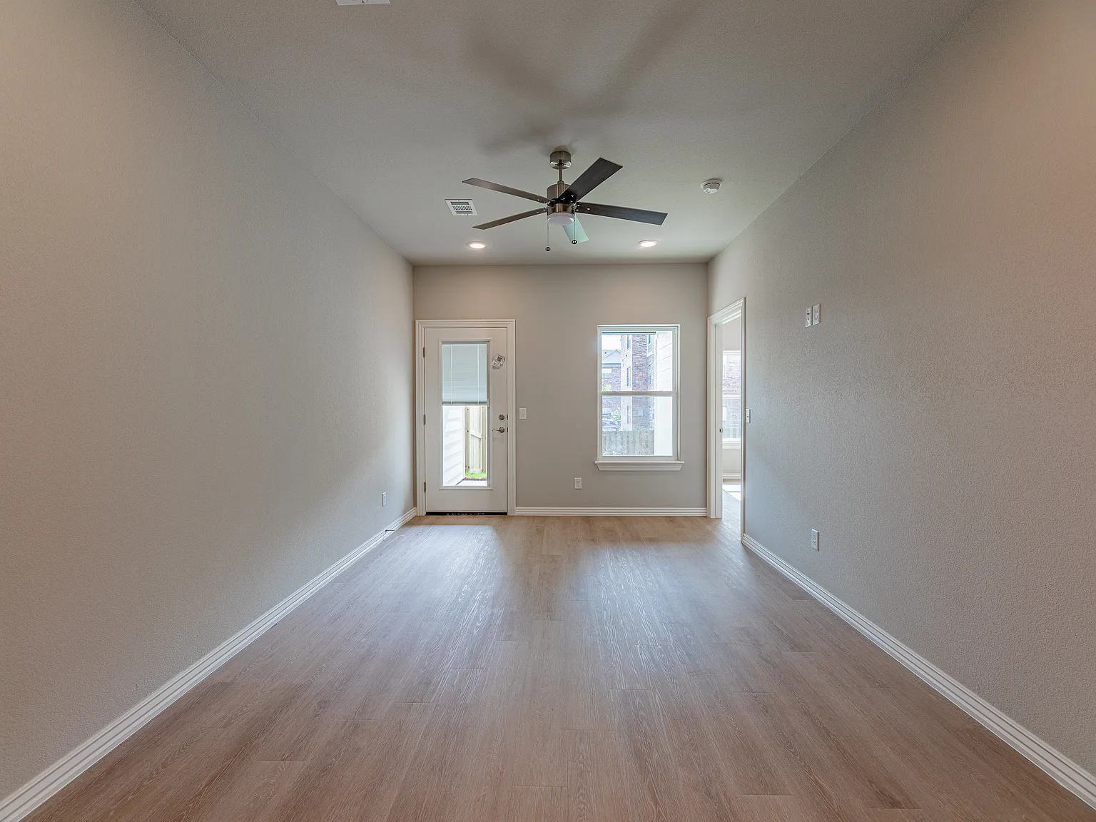 1607 SW Casuarina Dr - 1 — Photo 2