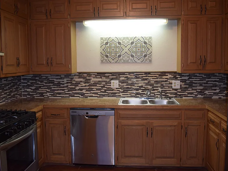 721 W Lakeshore Dr — Photo 2