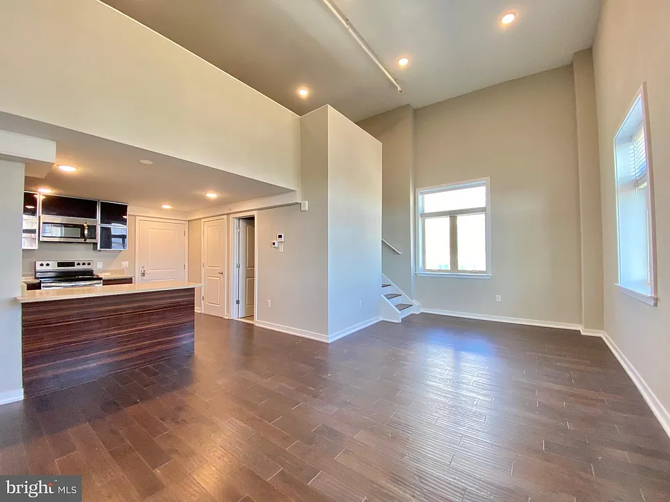 1 W Main St #510