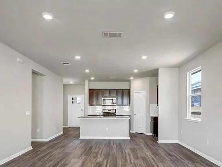 400 Barton Creek Ln — Photo 4