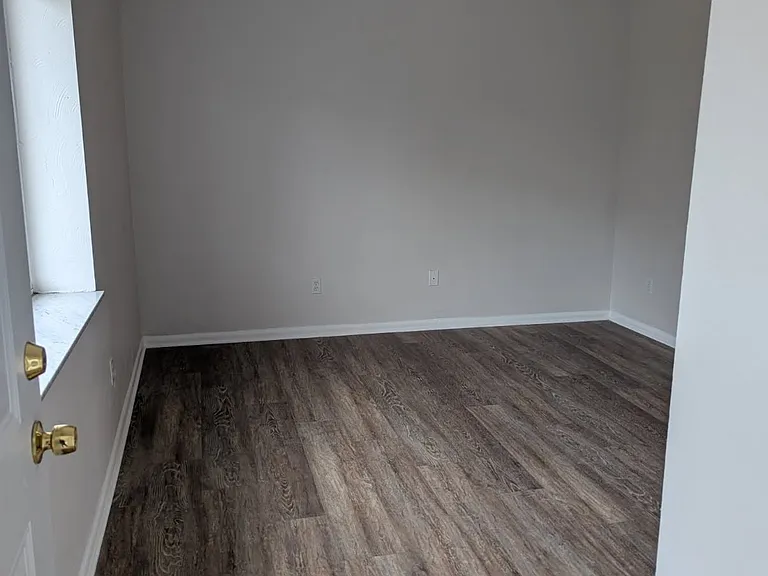 300 California Ave #3 — Photo 8