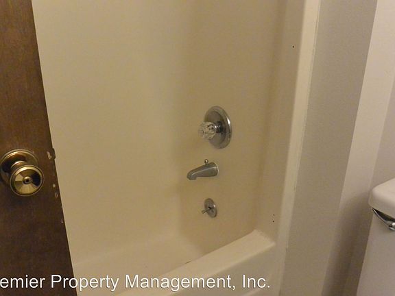 4th image of 4710 NE 49th St