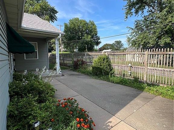 3rd image of 2735 Maurice Dr
