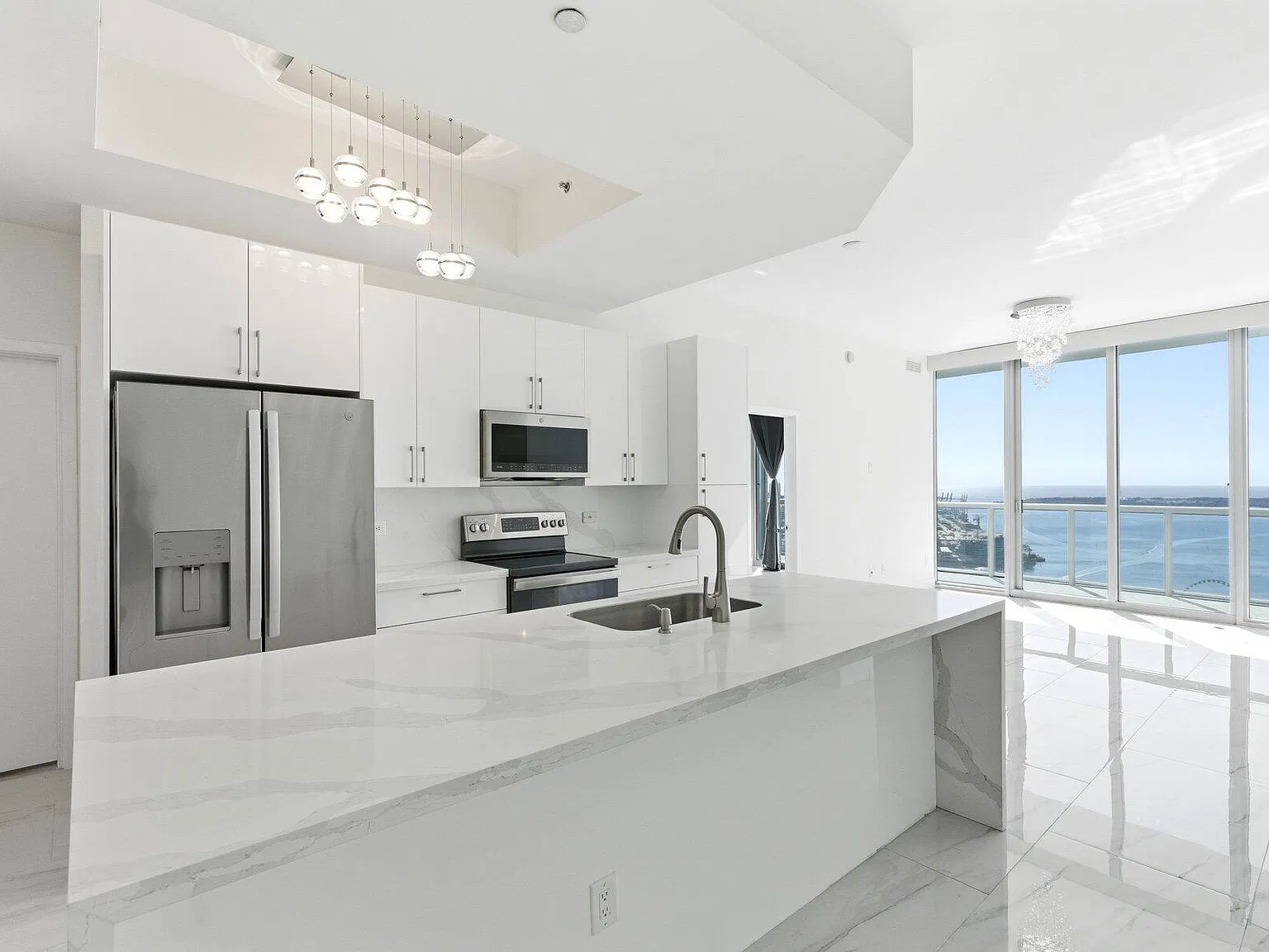 2 bed, 2.0 bath, 1208 sqft, $5,300 — Photo 2