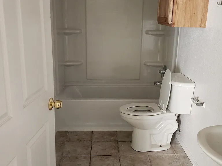 405 E Madison St — Photo 13