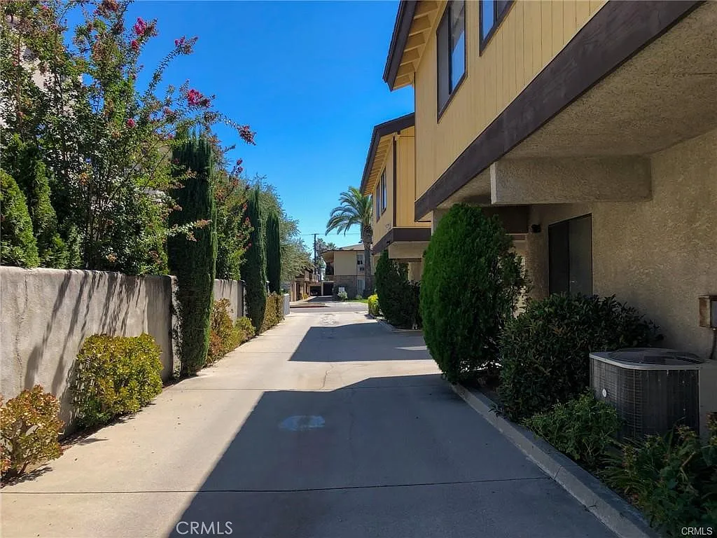 Building Photo - 835 Arcadia Ave #3
