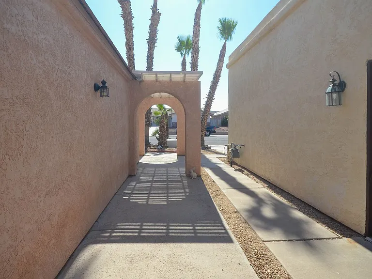 2911 Country Club Dr — Photo 4