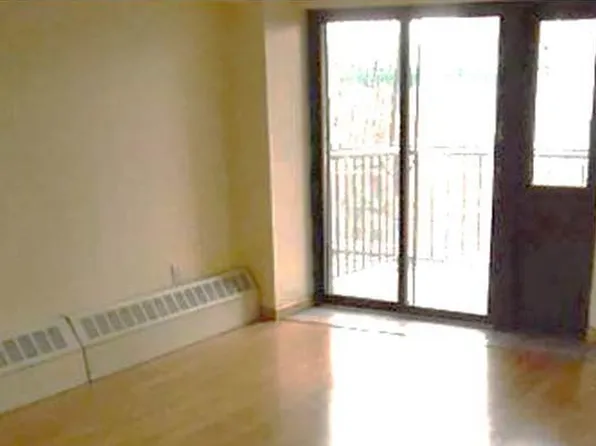 135 Division St APT 4A, New York, NY 10002