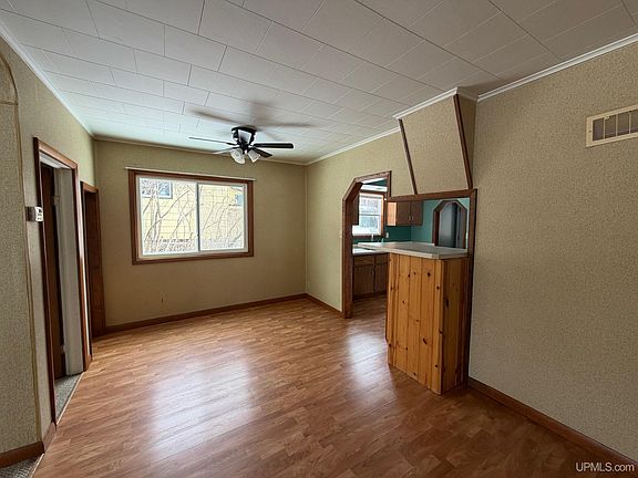 3rd image of 515 E Margaret St