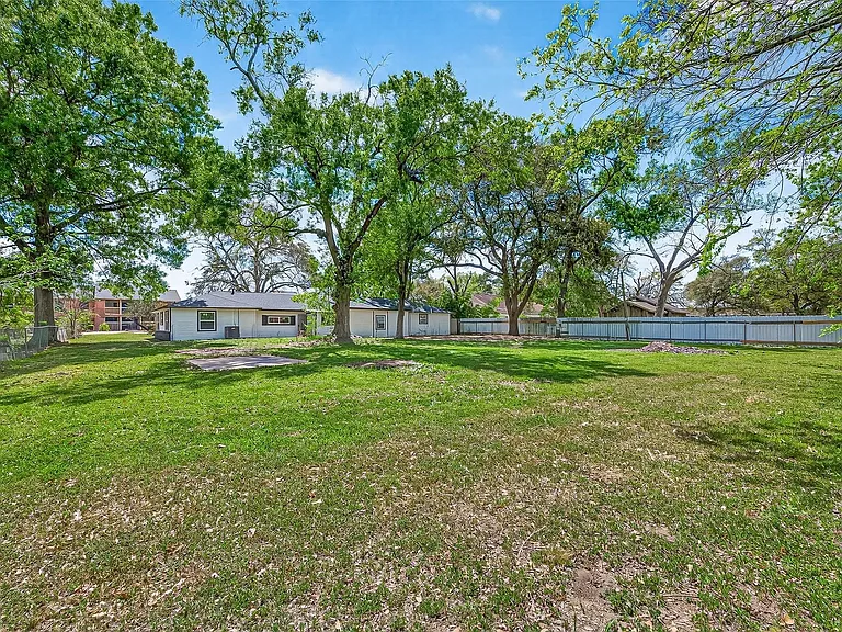 815 Brooks Ave — Photo 45