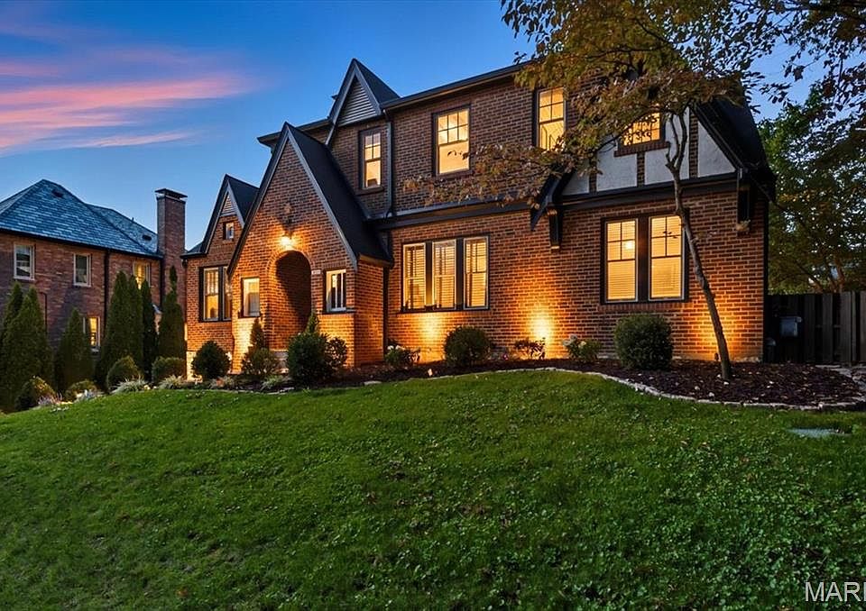 7407 Buckingham Dr, Saint Louis, MO 63105 | Zillow