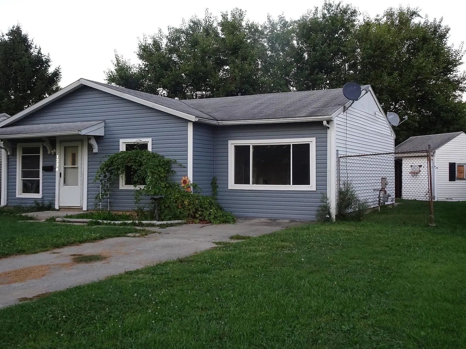 3 bed, 1200 sqft, $1,190 — Photo 2