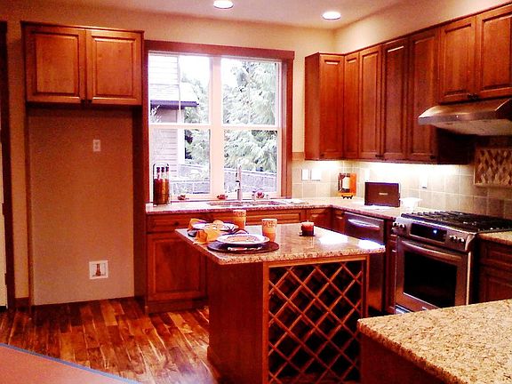 Kitchen w/slab granite