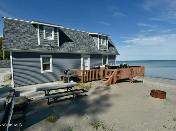 9881 W Locust Point Rd, Oak Harbor, OH 43449