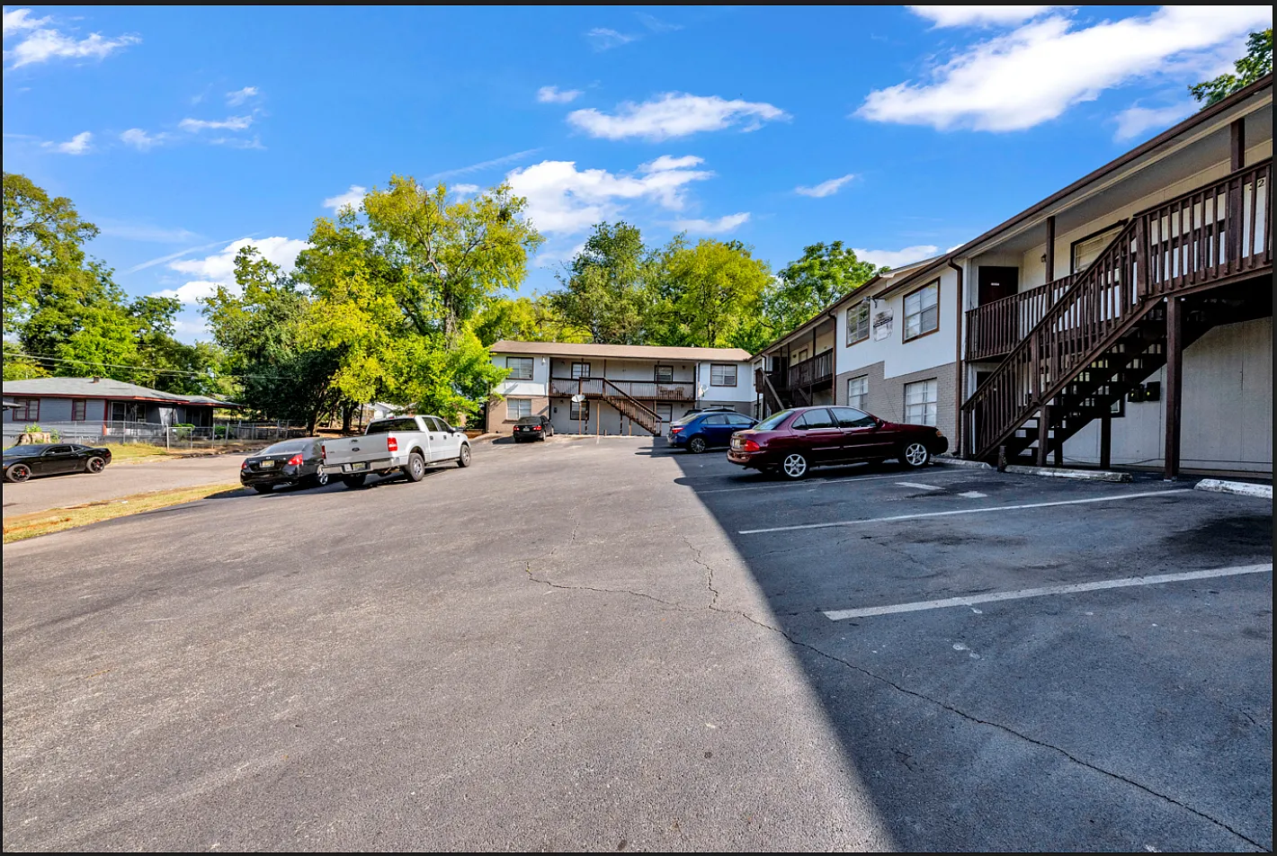 313 Beta Street South — Photo 2