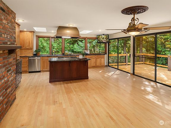 4th image of 3516 Sahalee Dr W