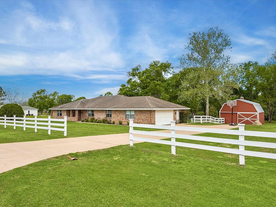 1st image of 2919 Centerhill Cir