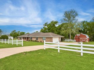 2919 Centerhill Cir, Bellville, TX 77418