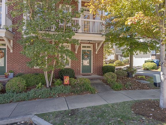 3rd image of 419 Henry Russell St