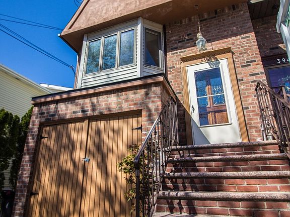 3rd image of 392 Grantwood Ave