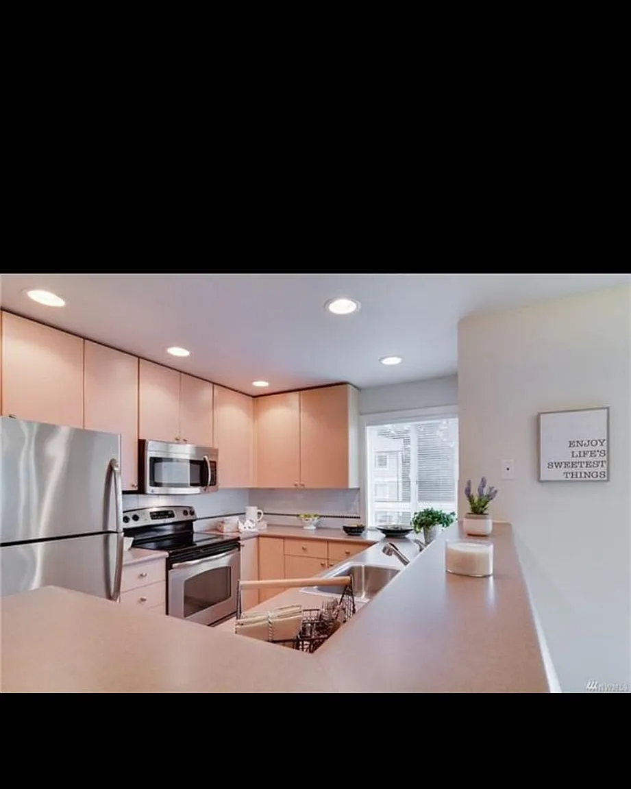 3 bed, 1077 sqft, $2,800 — Photo 3