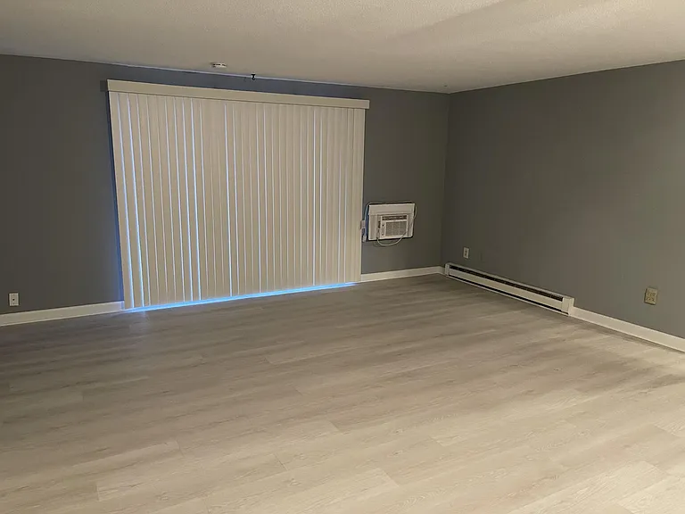 23 Fountain Ln — Photo 2