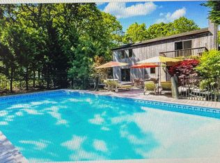 6 Strathmore Ct, Remsenburg, NY 11960