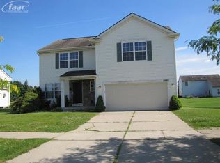 1090 Parkview St, Fenton, MI 48430