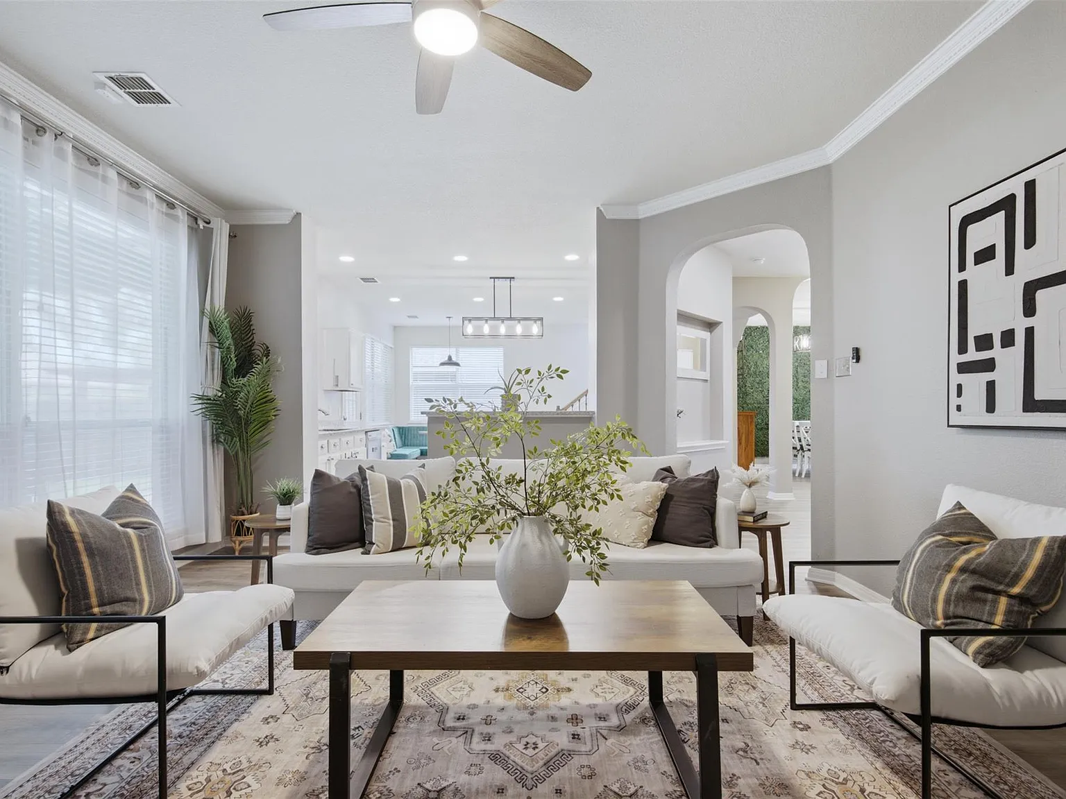 3 bed, 2.5 bath, 2068 sqft, $2,200 — Photo 2