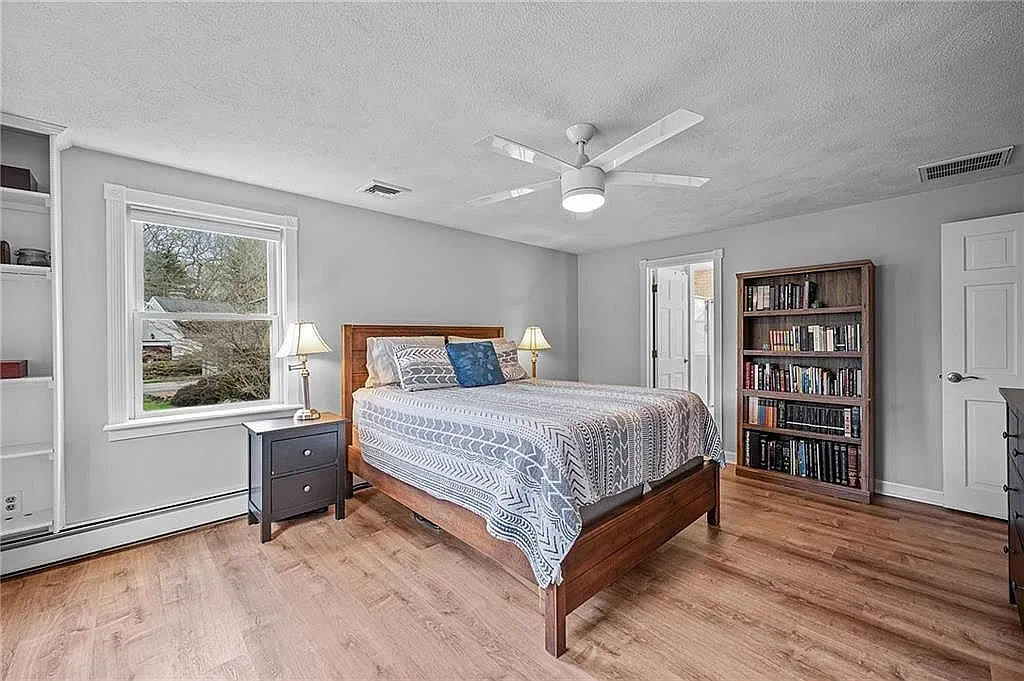 4 bed, 2434 sqft, $4,750 — Photo 4