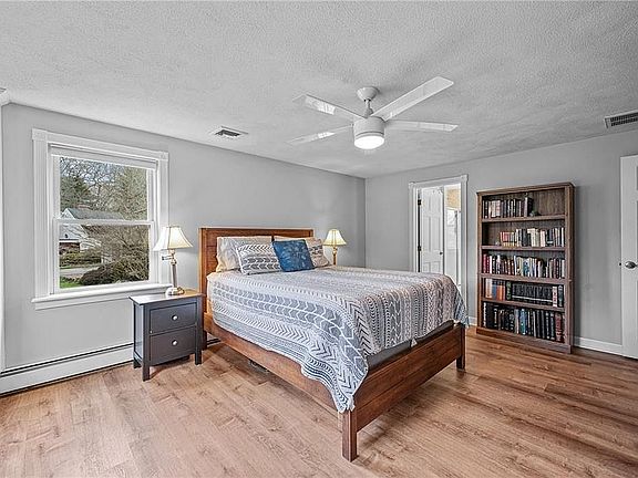 4th image of 156 Pine Tree Cir