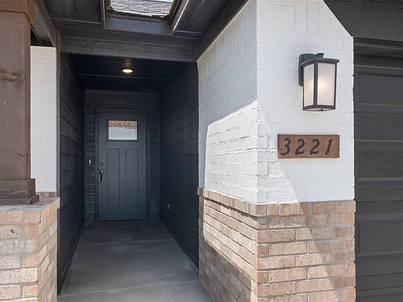 3rd image of 3221 Mount Nebo Dr