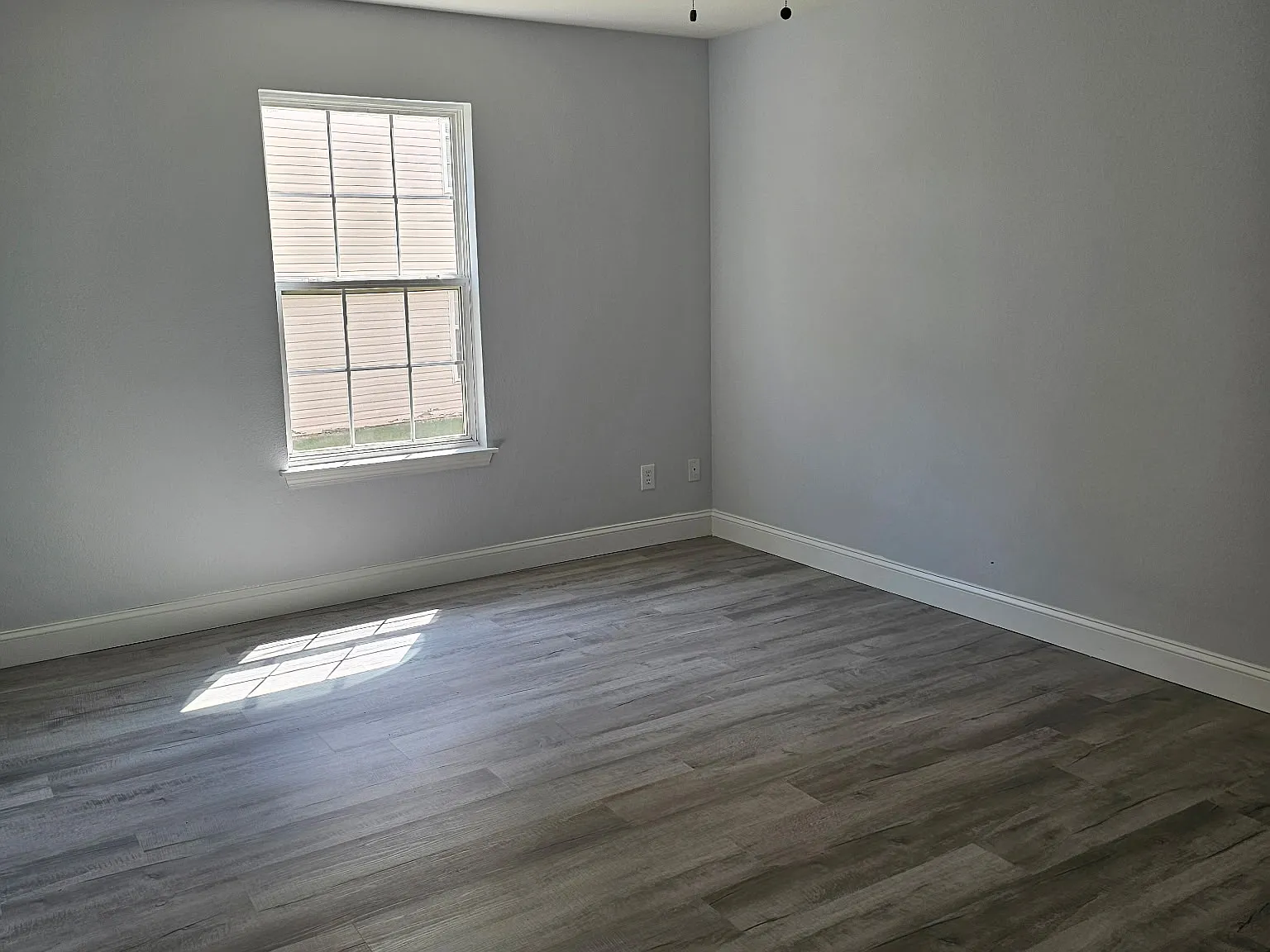 2 bed, 1025 sqft, $1,350 — Photo 2