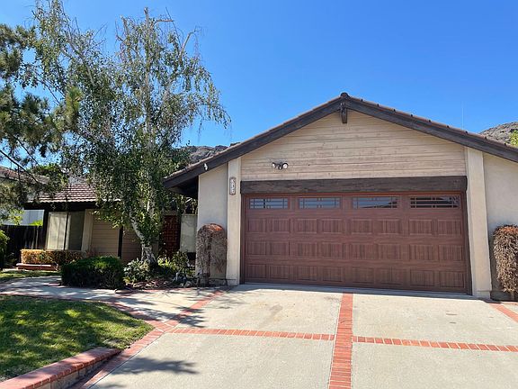 2nd image of 517 Raindance St