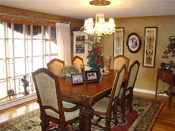 4th image of 75 Lake Garden Dr