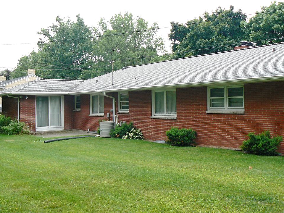 2nd image of 2581 Beaumont St