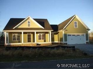 107 Black Iron Ln, Hendersonville, NC 28791