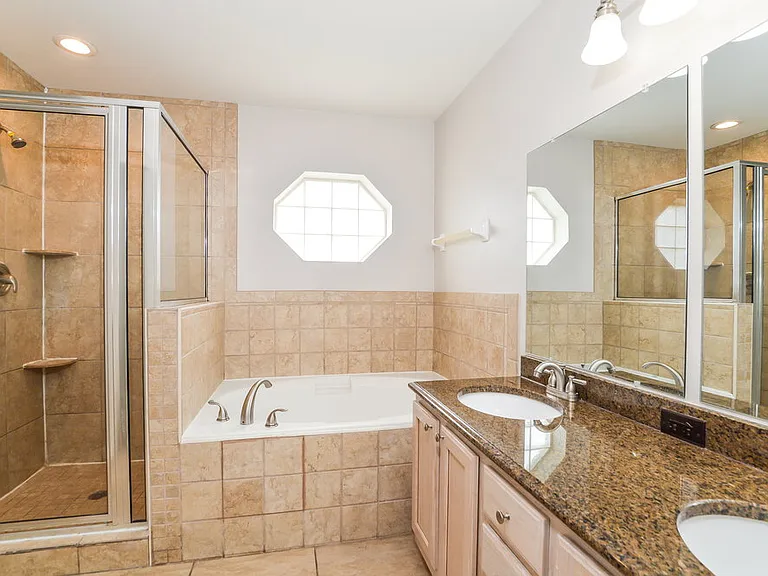 1876 Olivia Cir — Photo 10