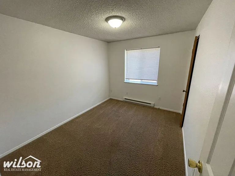1502 S 10th Ave — Photo 8