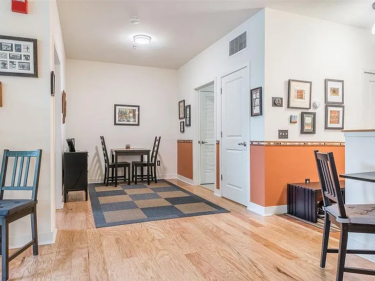410 Farrell St — Photo 17