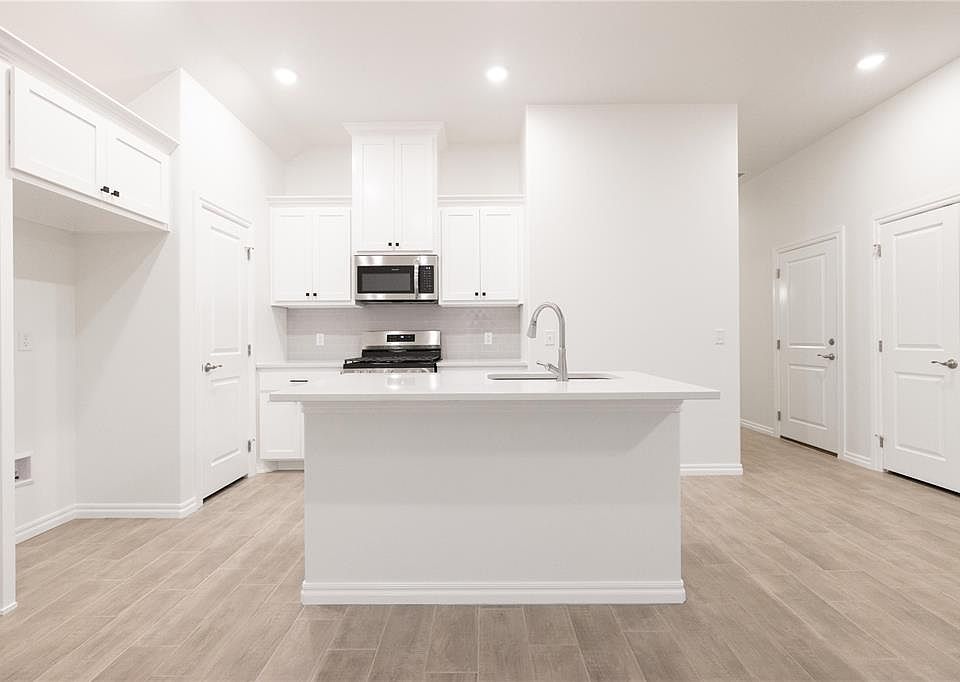 1st image of 1101 SE 30th St