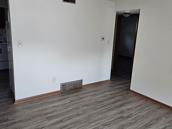2nd image of 1053 Folkestone Rd APT B