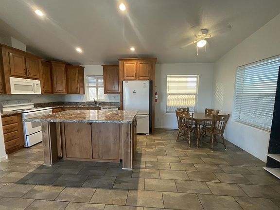 3rd image of 11657 Hopi St