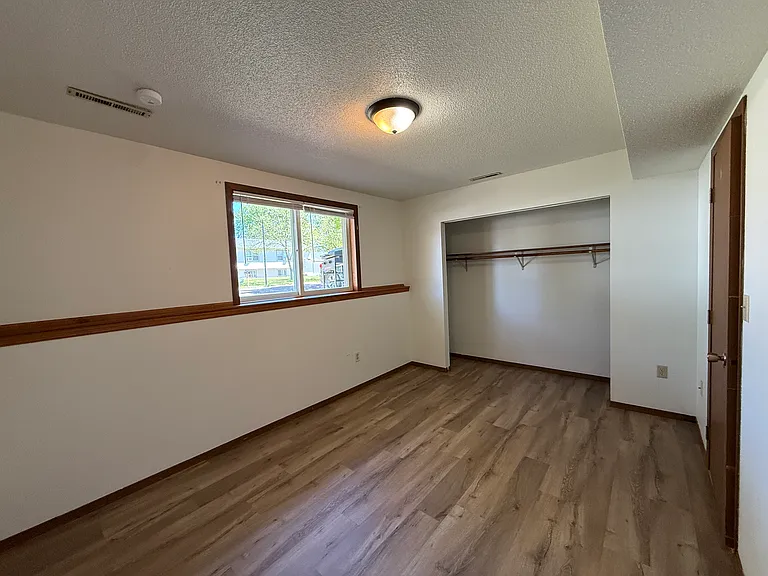 1012 Castlewood Dr — Photo 12