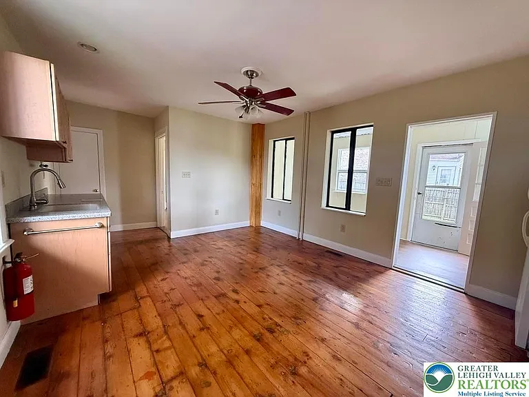 412 Cattell St — Photo 5