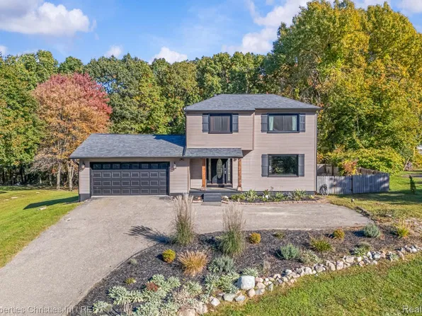 1375 Old Plank Rd, Milford, MI 48381