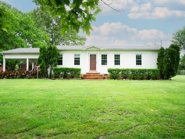 1035 Garton Rd, Burns, TN 37029