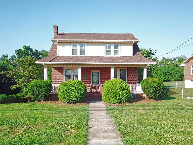 914 Roanoke Blvd — Photo 1