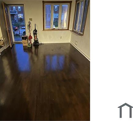 3rd image of 718 Aldworth Rd
